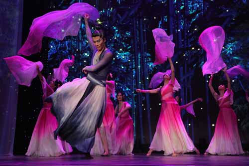 李庚秀非凡舞姿,高山流水覓知音。