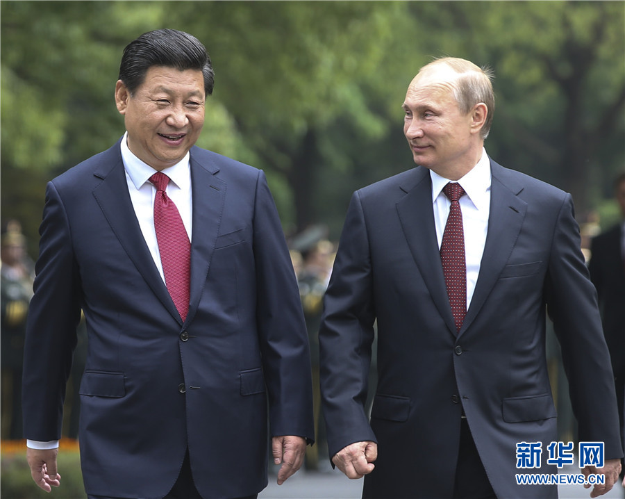 這是會談前,習近平在上海西郊會議中心廣場為普京舉行歡迎儀式。新華社記者 蘭紅光 攝 這是會談前,習近平在上海西郊會議中心廣場為普京舉行歡迎儀式。新華社記者 蘭紅光 攝