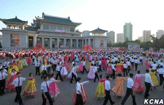 朝鮮領導層參謁錦繡山太陽宮紀念建國67周年（圖）